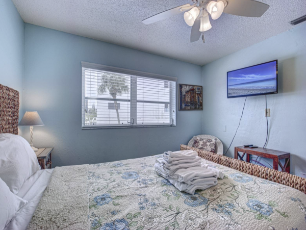 On Beach Siesta Key Vacation Condo Two Bedrolom Sleeps 8